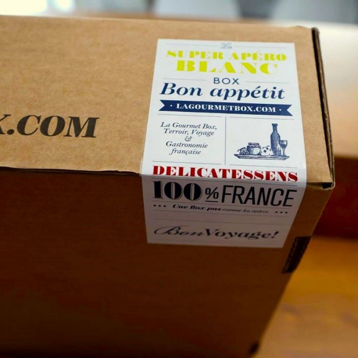 Cesta Gourmet francesa Super Aperitivos con vino blanco Grand Cru