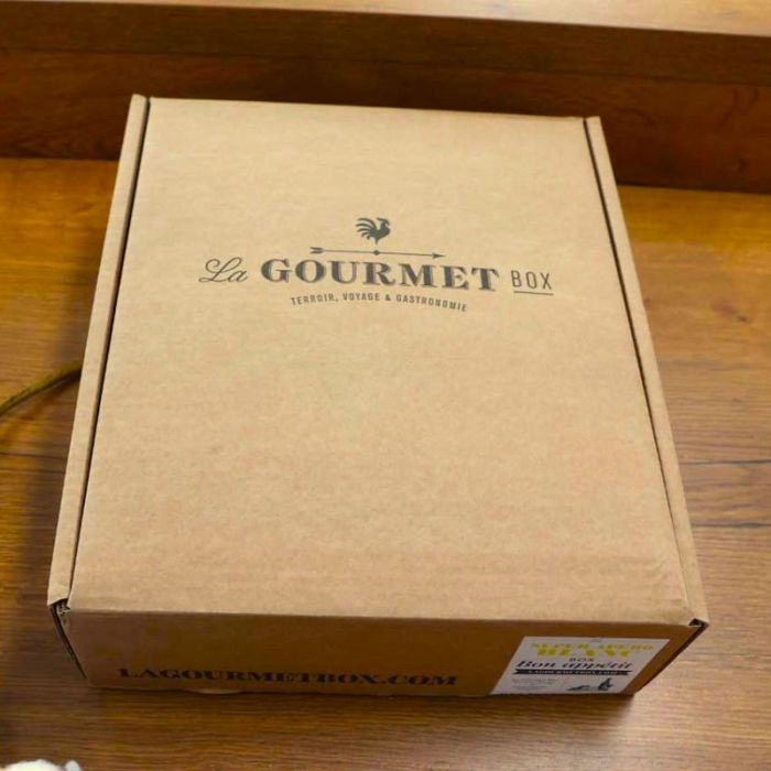 Cesta Gourmet francesa Super Aperitivos con vino blanco Grand Cru